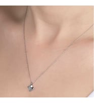 SWAROVSKİ TAŞLI DÖRTGEN 925 AYAR GÜMÜŞ KOLYE