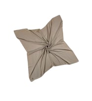 Mısırlı Eşarpları Queen Krep Düz Renk Eşarp 110x110 Cm (Bej)