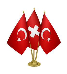 Masa Üstü İsviçre Bayrağı Türk Bayrağı Üçlü Pirinç Direk Masa Bayrak Seti