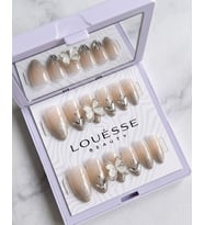 Louésse Golden Bloom Takma Tırnak 12’li Nude Geçişli Altın Işıltılı Kelebek Elegant Nail