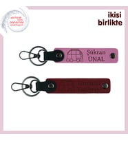 Tekerlek Üzerindeki Hayata Özel Hediye, Karavan Anahtarlık 2’li Set, Pembe-Bordo
