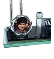 Sentez Ofis Hediyesi Atatürk Masa İsimliği (Gümüş Gri)