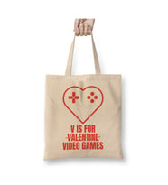 V Is for Video Games Valentine's Day Funny Design for Gamers Beyaz Bez Çanta Sevgiliye Hediye