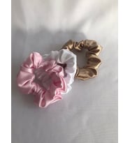 Kadın 3^lü Gold Pudra Beyaz Saten Scrunchie Lastikli Simit Toka Seti