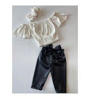 Kız Çocuk, Likralı Deri Fiyonk Detaylı Pantolon, Krem Straplez Crop Bluz Ve Saç Bandı Takımı.