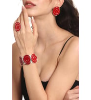 Kadın Gümüş Renk Lak Kaplama Çivili Model Kırmızı Mineli Küpe &Yüzük &Bileklik Set