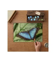 Yaprakların Üstündeki Mavi Kelebek Tasarımı 240 parça Ahşap Puzzle Ahşap Kutuda MP04457
