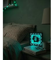 Dekoratif Ahşap LED Gece Lambası - İnce İşçilikli Kadın Silüeti ve Orman Temalı - 14x14 cm (Yeşil)
