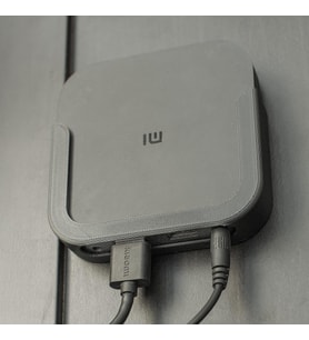 Lexroo Xiaomi Mi TV Box S ile Uyumlu Duvar Montaj Aparatı – Dayanıklı Plastik Tutucu