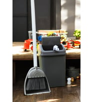 Banyo ve mutfak için şık 20 Litre kapaklı çöp kutusu, kullanışlı ve dayanıklı