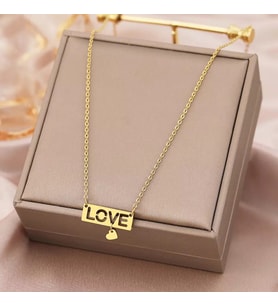 Kişiye Özel 925 Ayar Gümüş Love Yazılı Sallantılı Kalp Kolye (Gold)