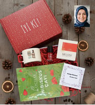 Kişiye Özel Karikatürlü Best Mom Ever Anneye Hediye Hediye Kutusu - Kişiye Özel Lüks Fincan, Çay, Oje, Melodi Anneler Günü Hediyesi