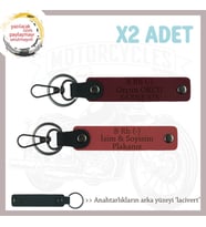 Motorcu Tarzına Özel, İsim Plaka ve B Rh (-) Kan Grubu Yazılı Anahtarlığı, Nar Çiçeği-Bordo-Laci (Çok Renkli)
