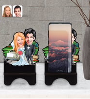 BK Gift Kişiye Özel Evleniyoruz Karikatürlü Ahşap Biblo Telefon Standı-1