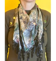 ÇİFT TARAFLI DESENLİ PÜSKÜLLÜ DÖKÜMLÜ KUMAŞ FULAR BANDANA ŞAL 155X55 CM