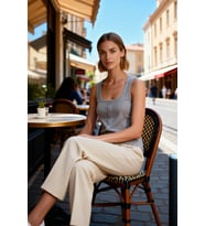 Kadın Bluz Crop Kare Yaka Kolsuz Fitted Kaşkorse Örme Çıtçıt Detaylı Düz Desenli Esnek Şık