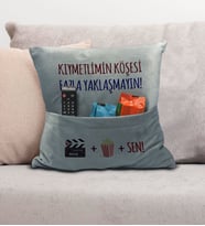 BK Gift Eğlenceli Tasarımlı Organizer Kumanda ve Atıştırmalık Cepli Gri Kırlent Yastık- 9, Ev Dekoru, Ev Hediyesi