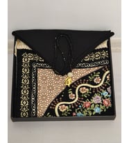 Çeyizlik Seccade Eşarp Tesbih Set –Astarlı Seccade, Eşarp, Kristal Tesbih Kutulu Lüks Hediyelik Set (Siyah)