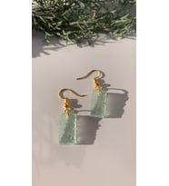 Tırtıklı Kristal Desenli Mint Yeşili Renk Gold Aksesuarlı Dikdörtgen Şekil Epoksi Küpe El Yapımı