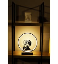 Tarihi Silüetli Metal LED Masa Lambası, Dekoratif ve Şık Tasarım (Krem)