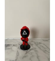 SQUİD GAME ASKER ÜÇGEN FİGÜR