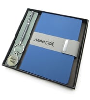 Signator® Codex  N221 Kişiye Özel Defterli Set - İsme Özel Siyah Kalem + İsme Özel Mavi Defter + İsme Özel Anahtarlık İsme Özel Kutusunda Hediyelik Set (Karışık)