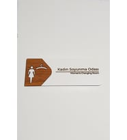 Kadın Soyunma Odası Kapı Tabelası  19x7 cm Çift Katmanlı