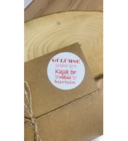Gülümse Kırmızı Yazılı Yuvarlak Yapışkanlı Etiket 4x4 cm 120 Adet