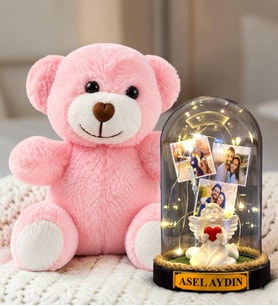 Kişiye Özel 3 Fotoğraflı Yazılı LED Işıklı Fanus ve Pembe Peluş Ayıcık Hediye Seti (beyaz melekli)