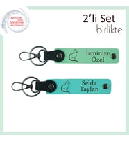Kedili Kombinleri Sevenlere, Stil Sahibi, Kişisel Yazılı 2’li Anahtarlık, Açık Yeşil-Turkuaz