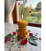 GÜL TASARIMLI HEDİYELİK DEKORATİF KAVUN KOKULU SOYA WAX MUM (SARI RENKLİ)