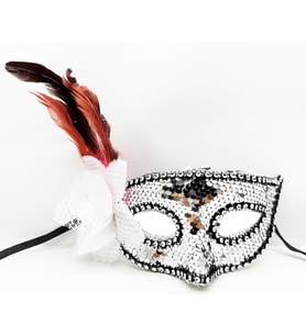 Gümüş Renk Yandan Tüylü Güllü Gümüş Taşlı Pullu Maske 20x22 cm