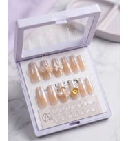 Louésse Champagne Bloom Takma Tırnak 12’li Şampanya Nude İnci Çiçek Detaylı Şık Nail Set