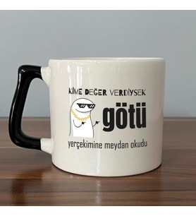 Kime Değer Verdiysek Götü Yerçekimine Meydan Okudu Baskılı Siyah Kulplu D Kupa