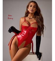 Intive Fantasy Kırmızı Ağı ve Göğsü Açık Arkası Bağlama Detaylı Fantezi Bodysuit