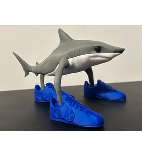 Ayakkabılı Köpekbalığı Figürü - 3D Yazıcı Sürrealist Biblo - Mavi Sneakerlı Köpekbalığı Heykelcik