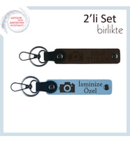 Anı Çekenlere Özel Kamera Temalı Anahtarlık, Kişisel İsimli 2’li Hediye Seti, Koyu Kahve-Gök Mavi