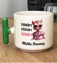 Kişiye Özel Gencim Güzelim Üzerim Hediye T Kupa Bardak (Yeşil)