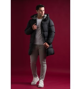 Slimfit Kapşonlu Çıtçıt Ve Fermuar Kapamalı Yan Ve Gögüs Fermuar Cepli Yoğun Elyaf Dolgulu Uzun Mont (Siyah)