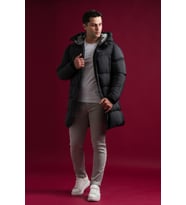 Slimfit Kapşonlu Çıtçıt Ve Fermuar Kapamalı Yan Ve Gögüs Fermuar Cepli Yoğun Elyaf Dolgulu Uzun Mont (Siyah)