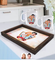 BK Gift Kişiye Özel İsimli Sevgililer Karikatürlü Doğal Ahşap Tepsi ve 2’li Kupa Bardak Seti-87
