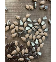 1 cm 2 mm KRİSTAL PUDRA RENKLİ KASALI DİKME DAMLA TAŞ BONCUK (50 ADET)