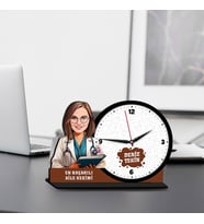 Kadın Aile Hekimine Hediye Karikatürlü MDF Masa Saati