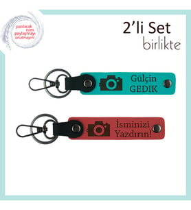 Anı Biriktirenlere Özel, Kamera Desenli Kişisel İsimli 2’li Anahtarlık Seti, Koyu Turkuaz-Nar Çiçeği