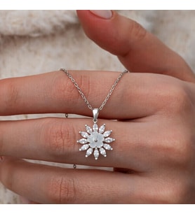 Manolya Çiçeği Zirkon Taşlı  925 Ayar Gümüş Kadın Kolye