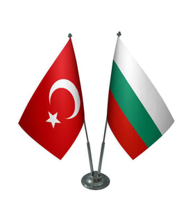 Masa Üstü Bulgaristan Bayrağı Türk Bayrağı İkili Krom Direk Masa Bayrak Seti
