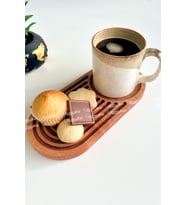 Doğal Ahşap Kahve Sunumluğu – Gökkuşağı Desenli Servislik  Kayın Ağacı 24x15 cm