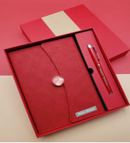 Kişiye Özel İsim Baskılı Defter Kalem Seti Farklı Renk Seçenekleriyle (Kırmızı)