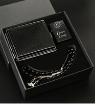 Özel Kutuda Kişiye Özel Siyah Zippo Çakmak& Siyah Deri Görünümlü Sigara Tabakası& Siyah Tespih Hediye Seti