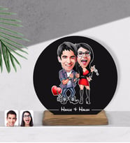 BK Gift Kişiye Özel Sevgililer Karikatürlü Yuvarlak Ahşap Biblo-1